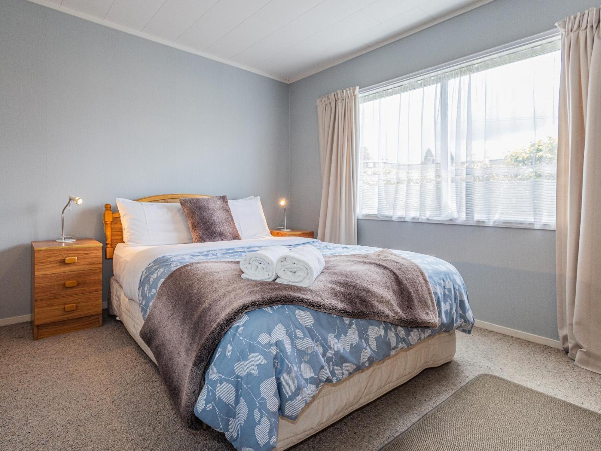Central Riverside Retreat - Taupo Holiday Home Ngoại thất bức ảnh