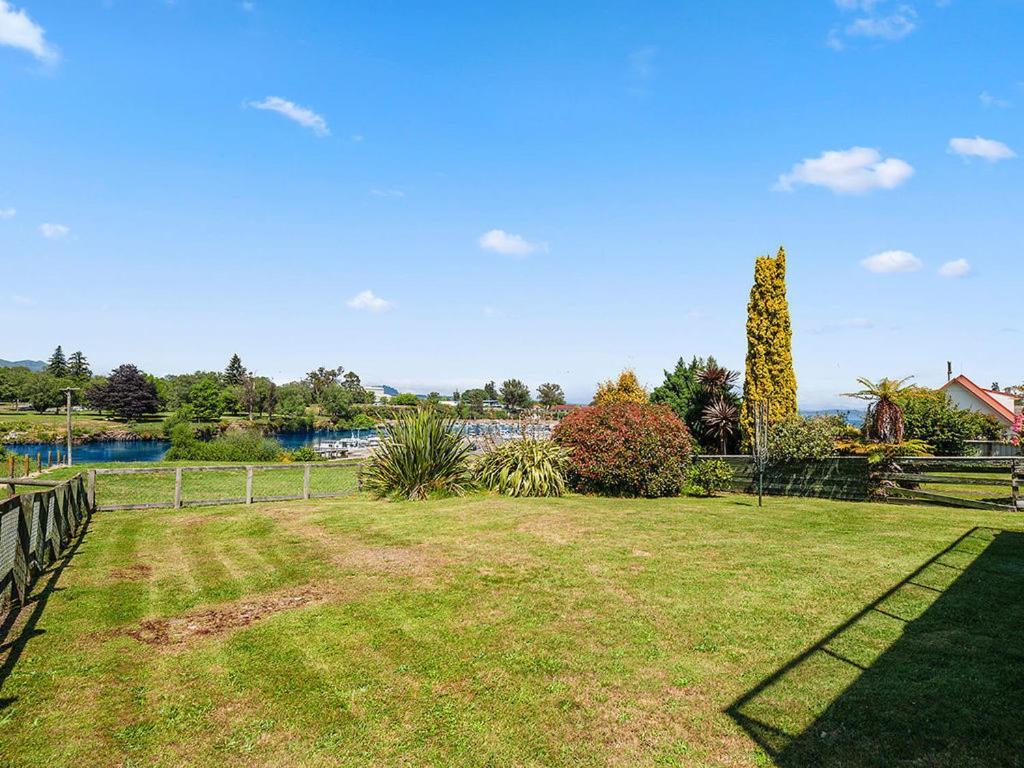 Central Riverside Retreat - Taupo Holiday Home Ngoại thất bức ảnh